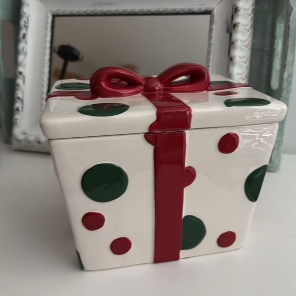 Christmas Present Inspired Ceramic Cookie Jar with Lid - Picture 2 of 7